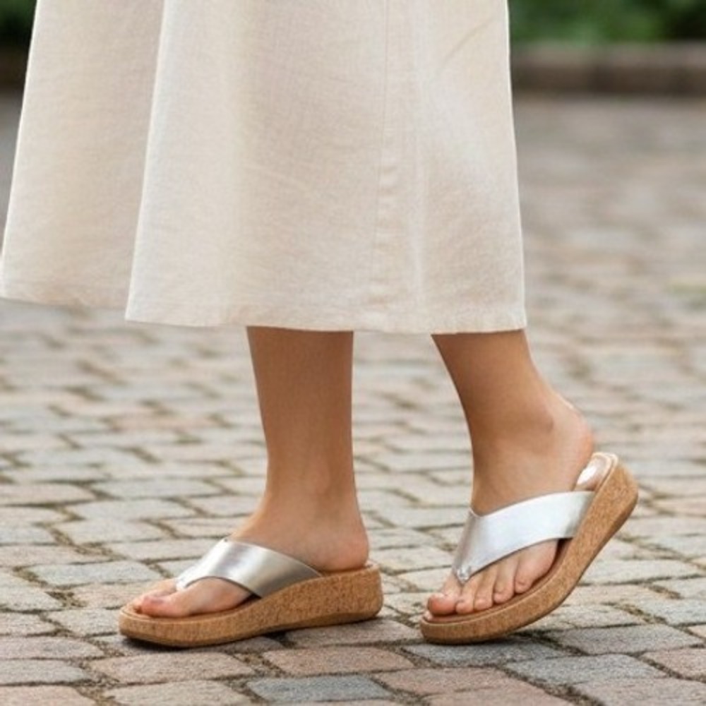 FitFlop F-Mode Women Toe Post Sandal Size 10 Summer Platform Silver Leather